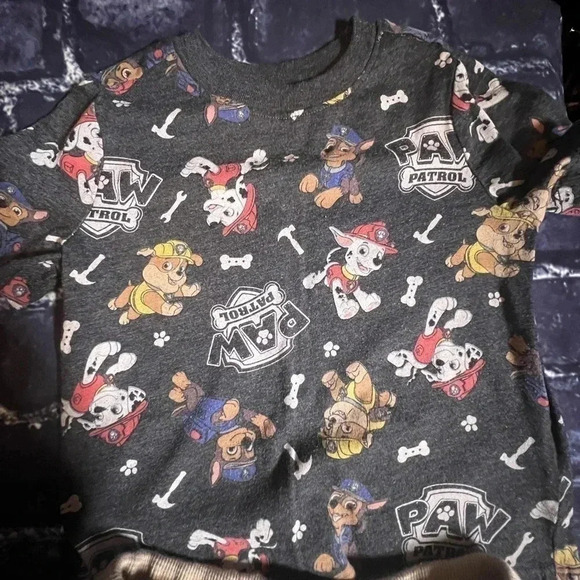 Boys 2T bundle : shorts plus 2 shirts - Picture 6 of 7